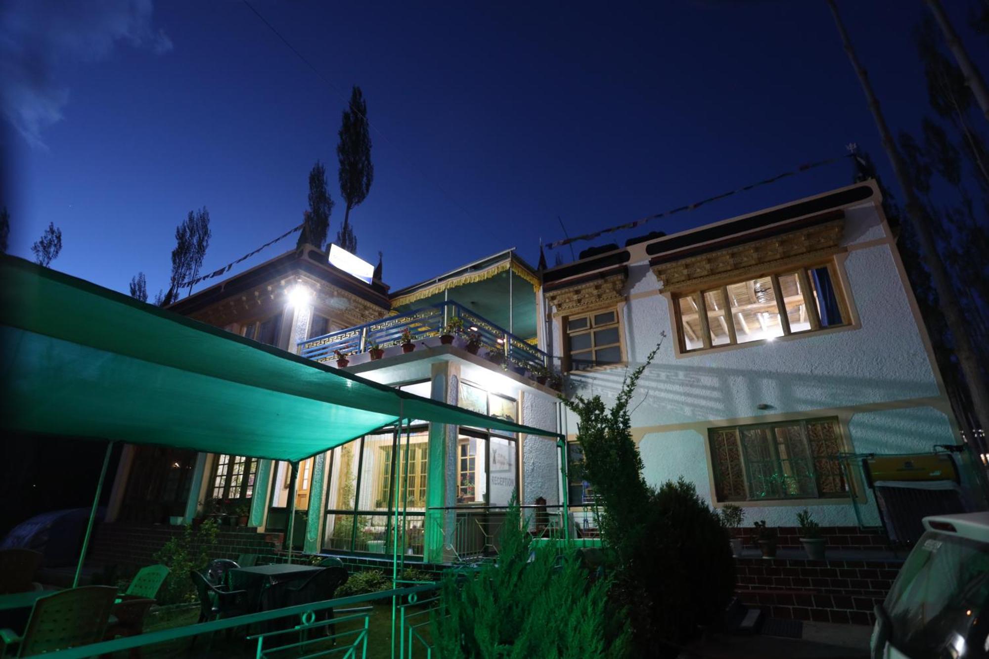 Odbar Guest House Best Guest House At Leh Ladakh Екстериор снимка